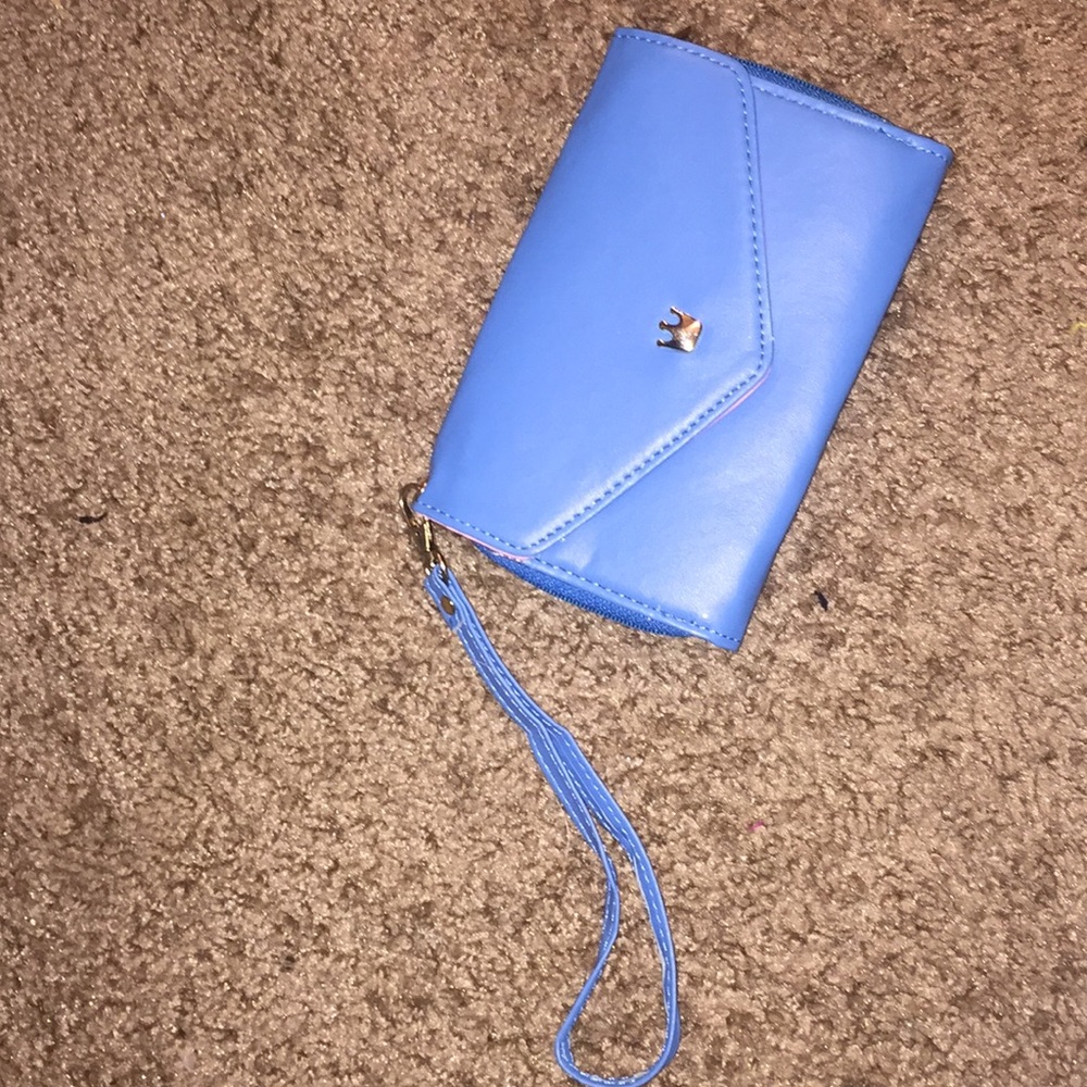 Blue wristlet with detachable strap {NWOT}